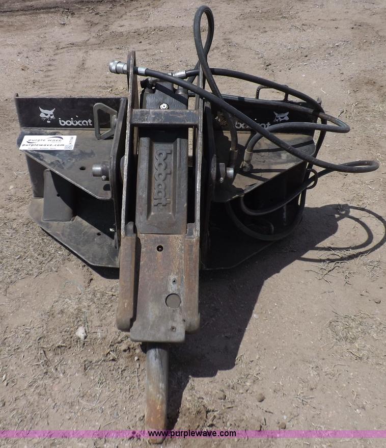 image for item H7194 1999 Bobcat 2570 hydraulic breaker