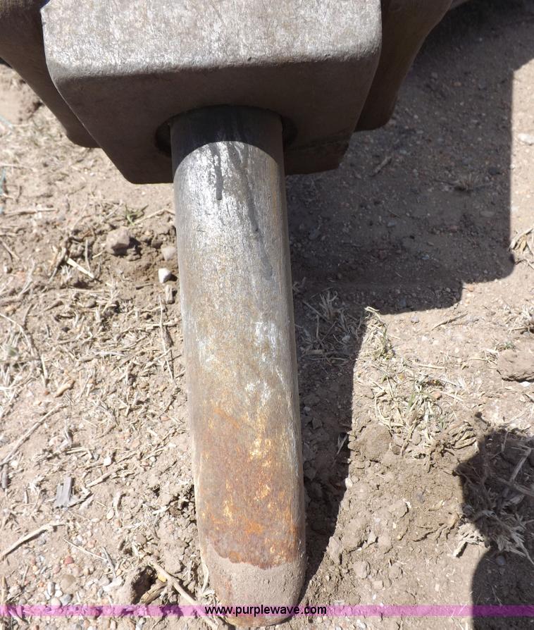 image for item H7194 1999 Bobcat 2570 hydraulic breaker