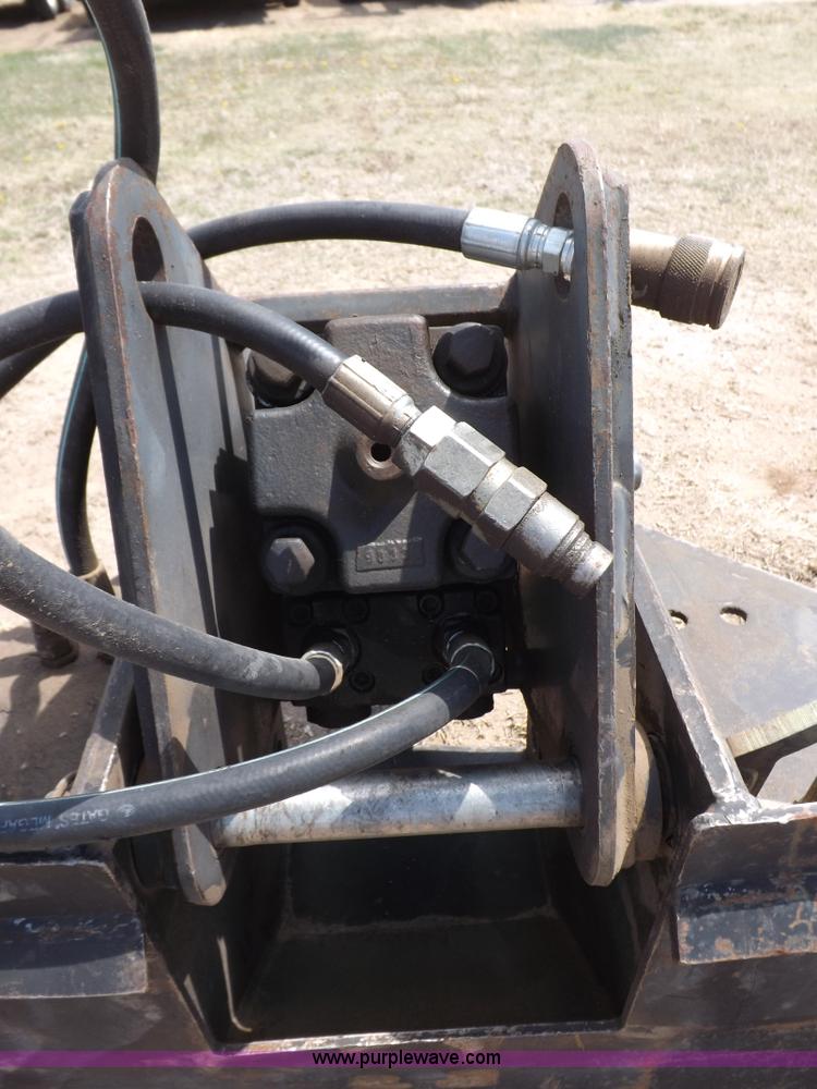 image for item H7194 1999 Bobcat 2570 hydraulic breaker
