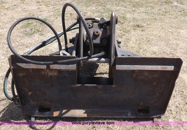 image for item H7195 1996 Bobcat 2570 hydraulic breaker