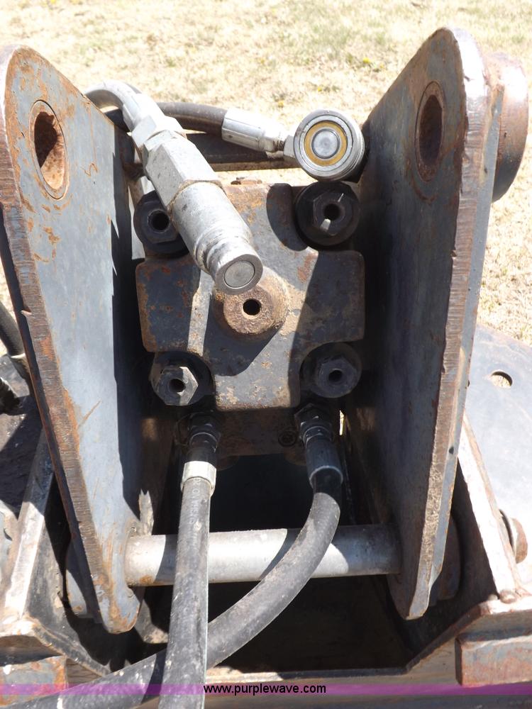 image for item H7195 1996 Bobcat 2570 hydraulic breaker