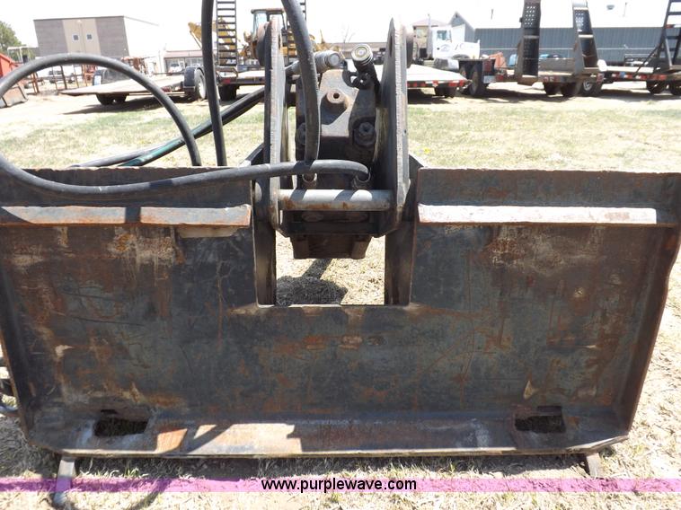 image for item H7195 1996 Bobcat 2570 hydraulic breaker