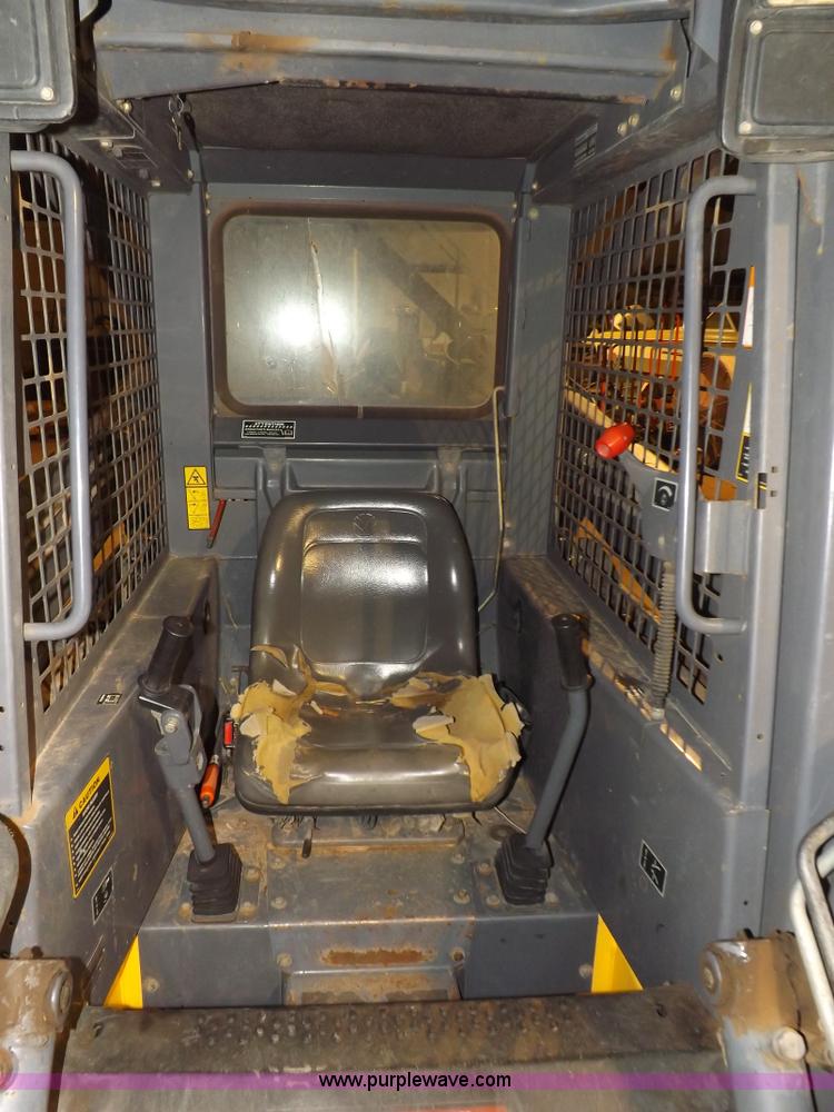 image for item H7213 New Holland LS170 skid steer