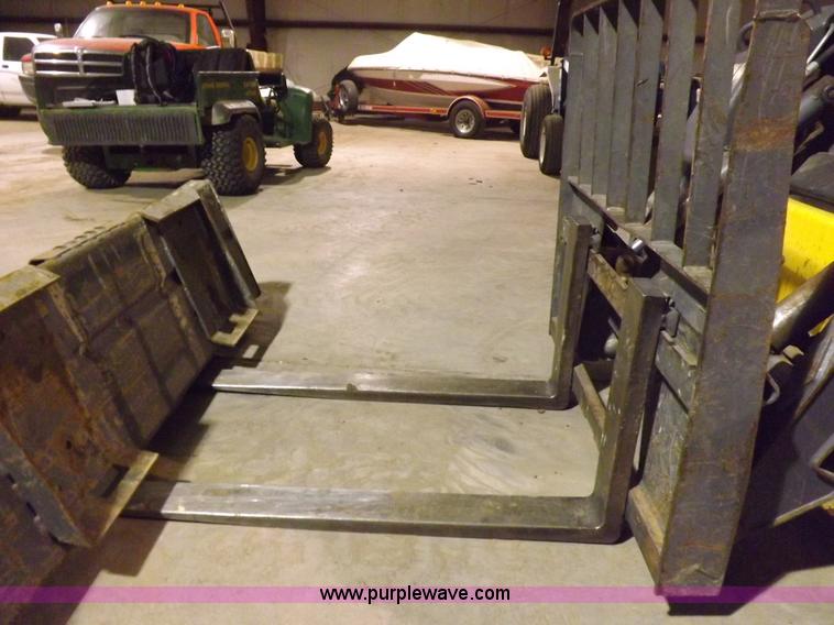 image for item H7213 New Holland LS170 skid steer