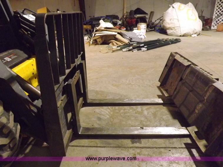 image for item H7213 New Holland LS170 skid steer