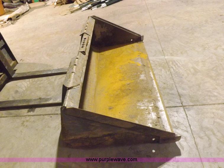 image for item H7213 New Holland LS170 skid steer