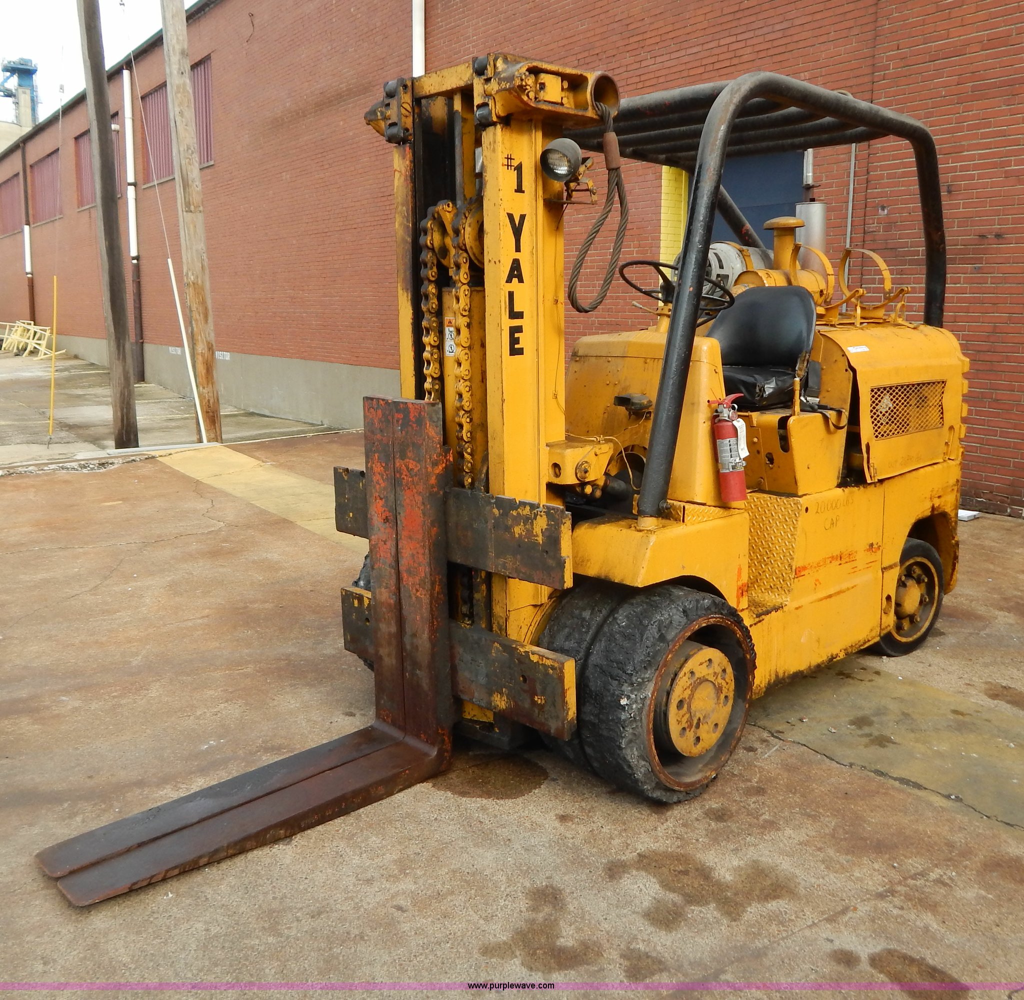 1970 Yale forklift in Evansville, IN Item AE9936 sold Purple Wave