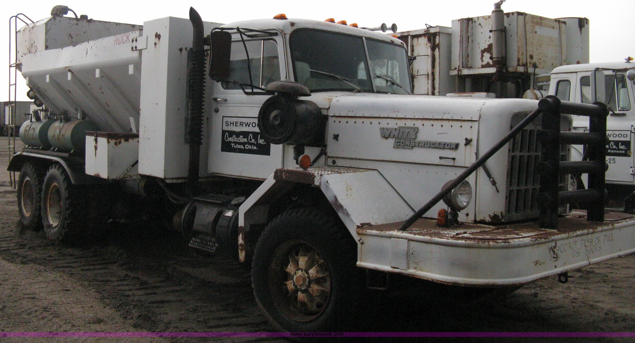 1973 White Construcktor concrete batch truck in Wichita, KS Item