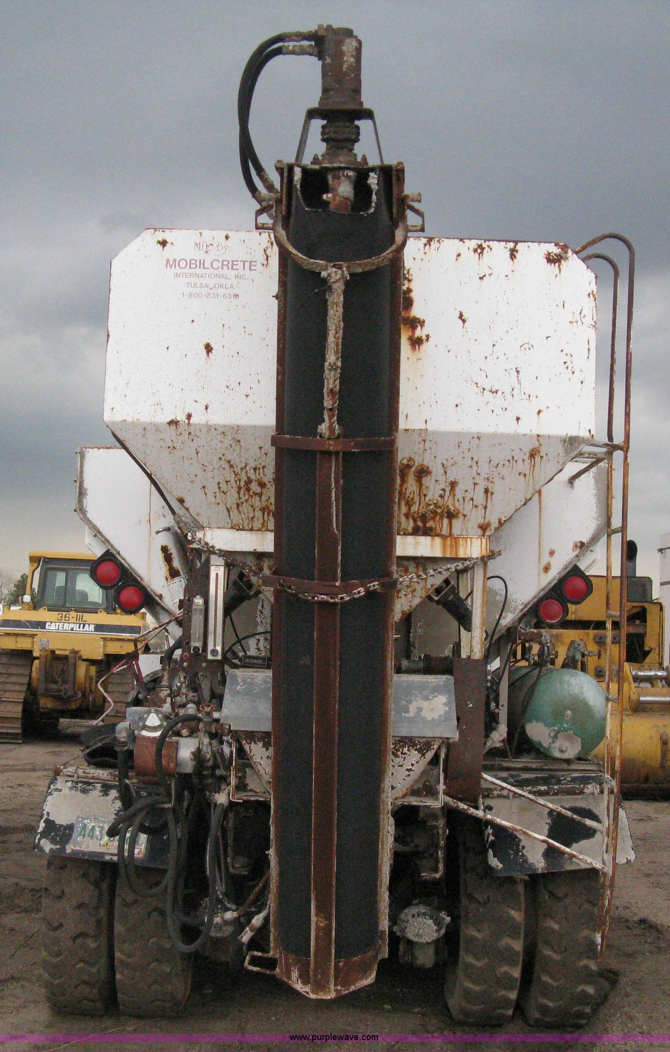 1973 White Construcktor concrete batch truck in Wichita, KS Item