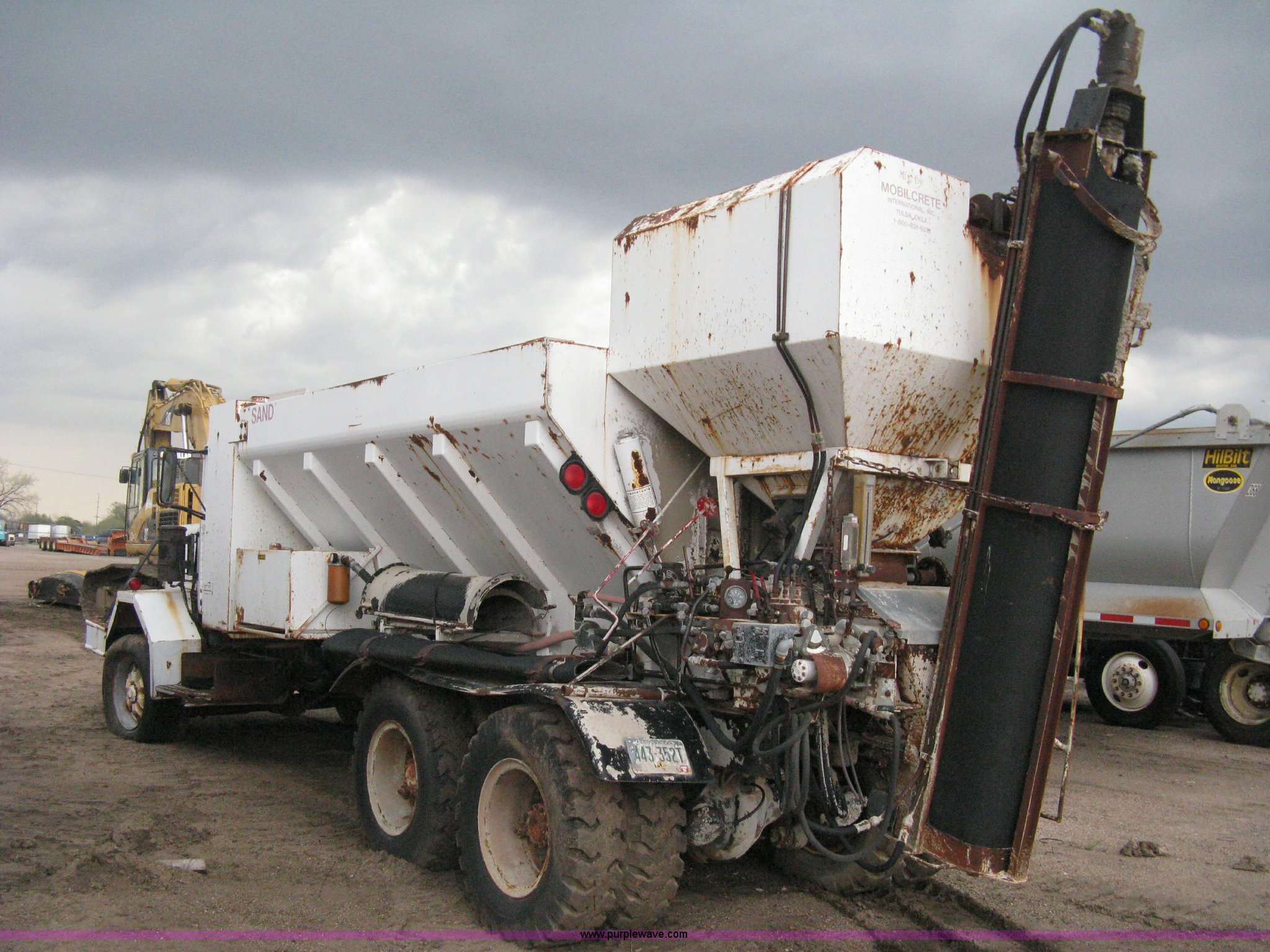 1973 White Construcktor concrete batch truck in Wichita, KS Item