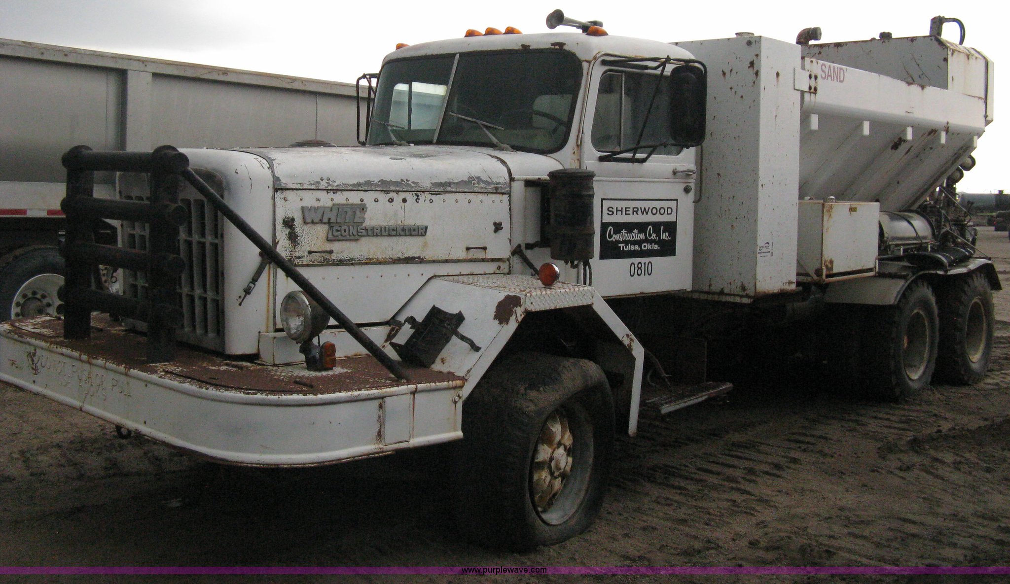 1973 White Construcktor concrete batch truck in Wichita, KS Item
