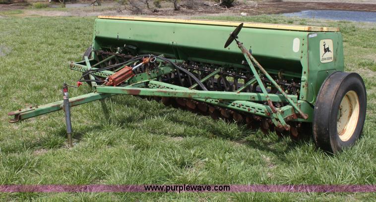 image for item AA9027 John Deere 8350 drill