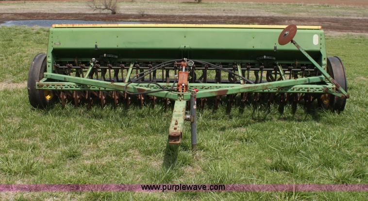 image for item AA9027 John Deere 8350 drill