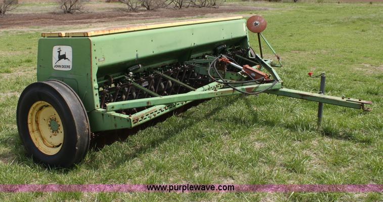 image for item AA9027 John Deere 8350 drill