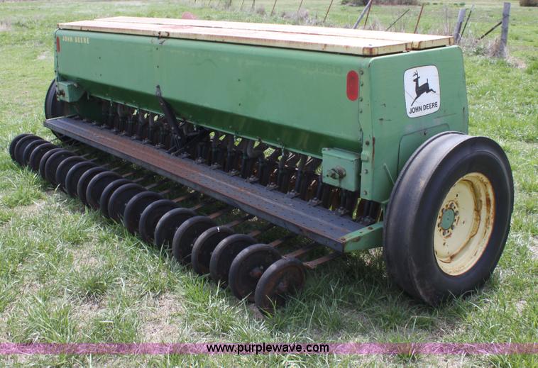 image for item AA9027 John Deere 8350 drill