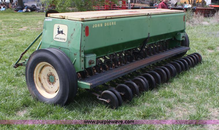 image for item AA9027 John Deere 8350 drill