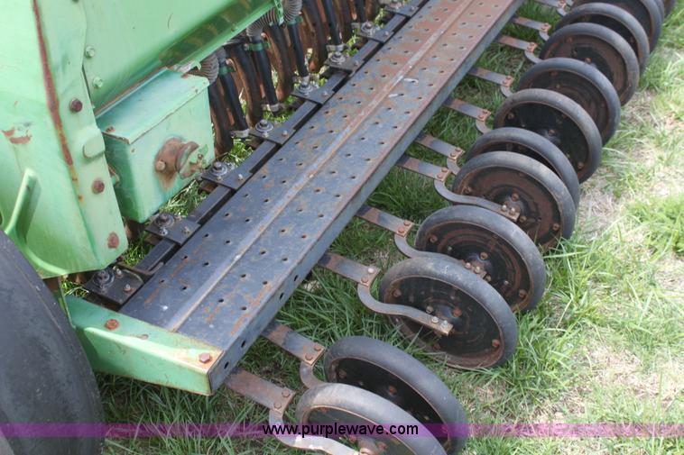 image for item AA9027 John Deere 8350 drill