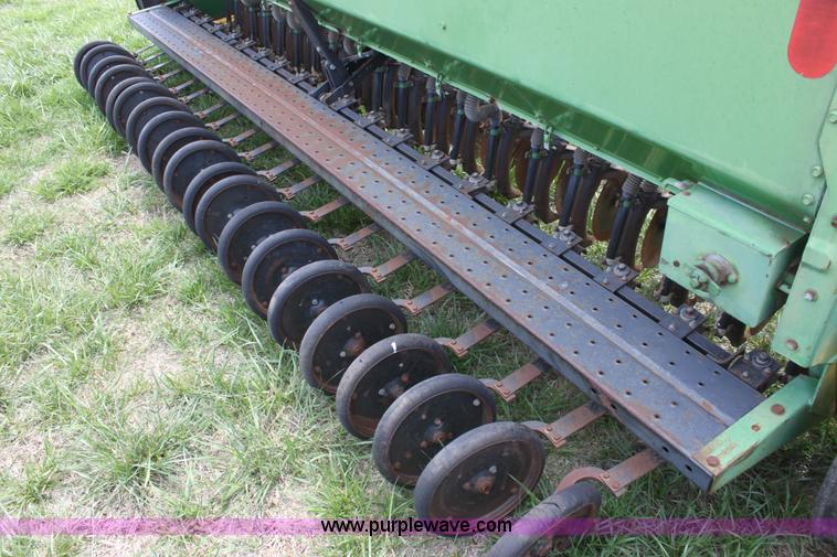 image for item AA9027 John Deere 8350 drill