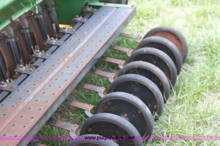 image for item AA9027 John Deere 8350 drill