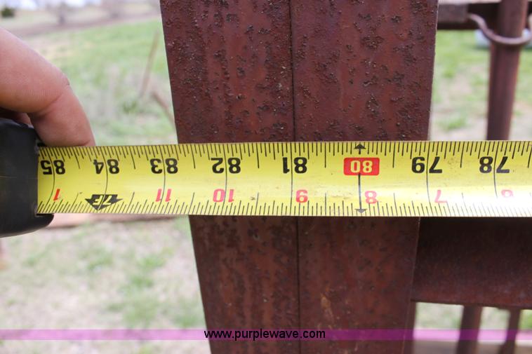 image for item AA9029 Cattle squeeze chute