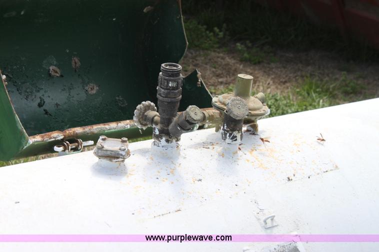 image for item AA9030 250 gallon propane tank