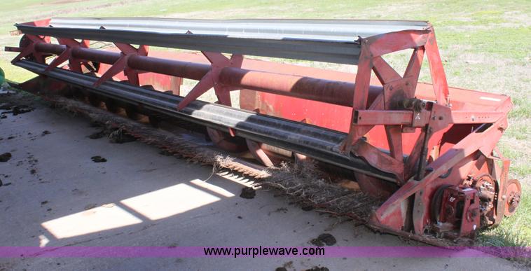 image for item AA9039 International 810-24 24' combine header