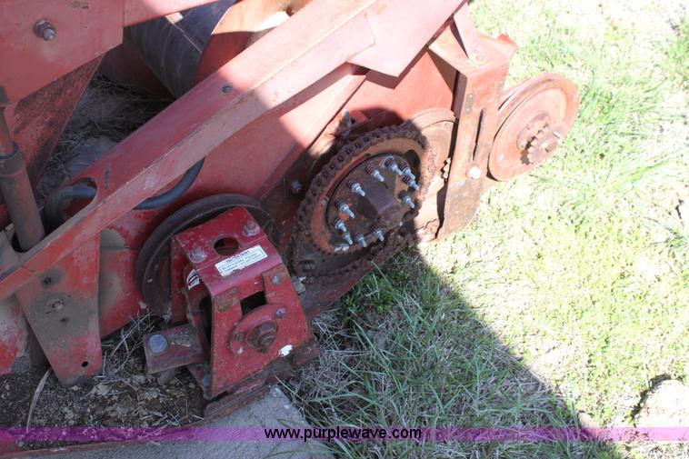 image for item AA9039 International 810-24 24' combine header