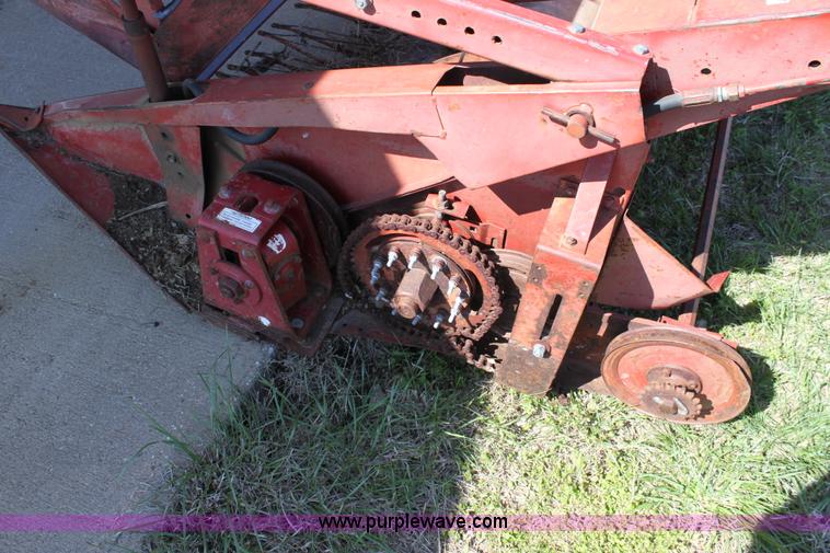 image for item AA9039 International 810-24 24' combine header