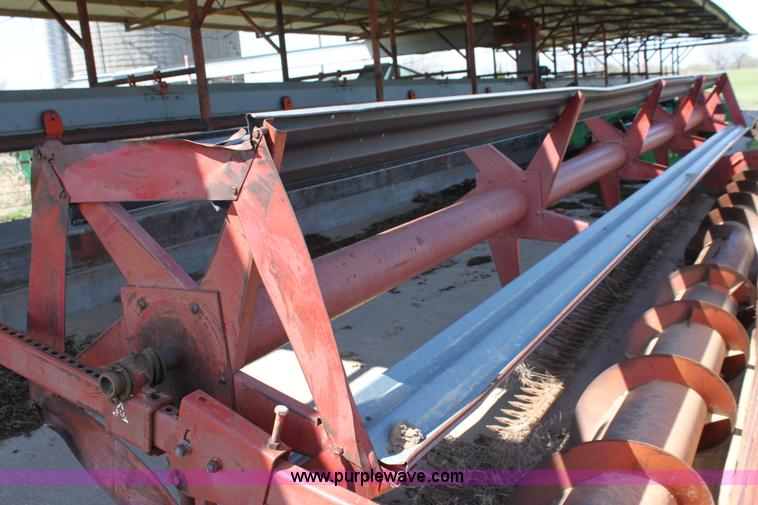 image for item AA9039 International 810-24 24' combine header