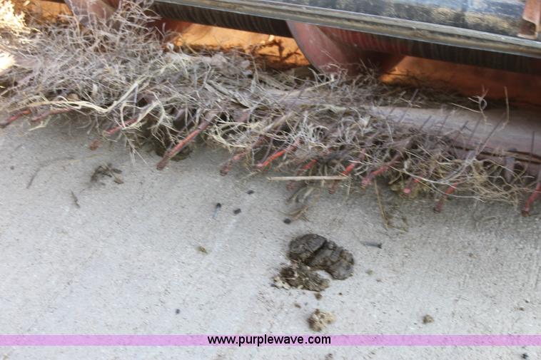 image for item AA9039 International 810-24 24' combine header