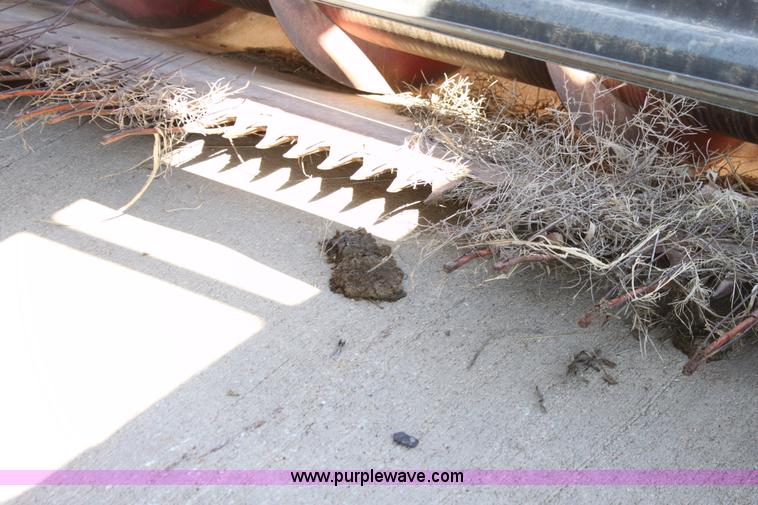 image for item AA9039 International 810-24 24' combine header