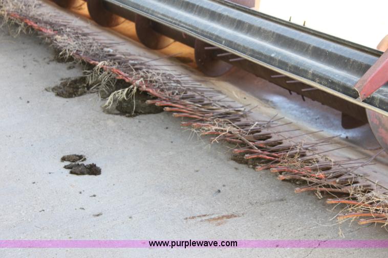 image for item AA9039 International 810-24 24' combine header