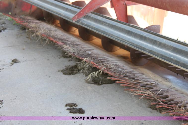 image for item AA9039 International 810-24 24' combine header