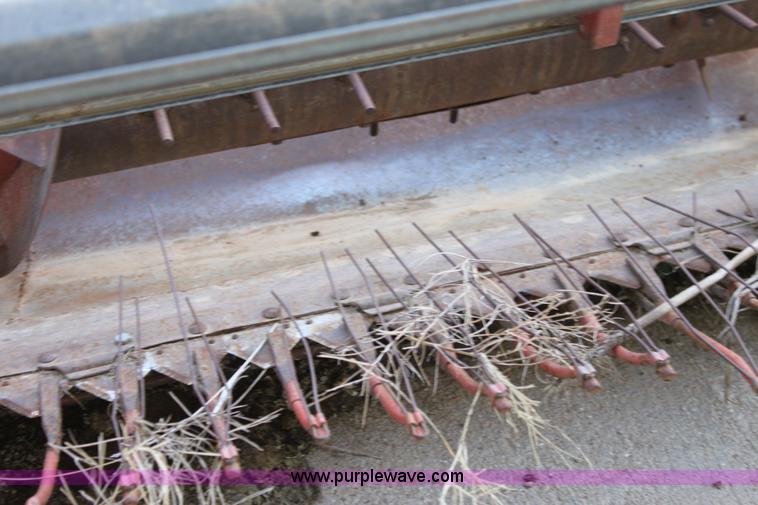 image for item AA9039 International 810-24 24' combine header