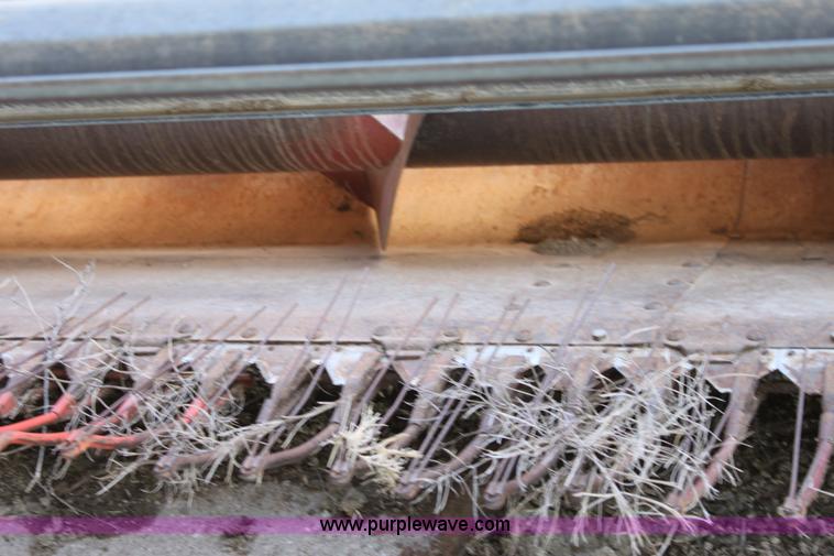 image for item AA9039 International 810-24 24' combine header