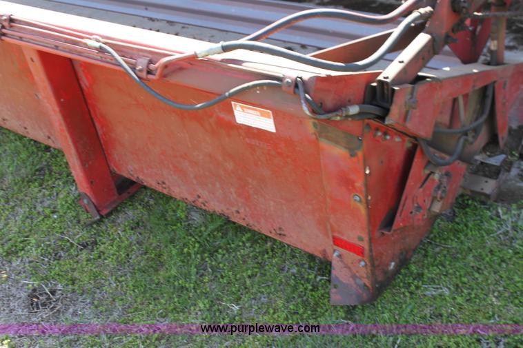 image for item AA9039 International 810-24 24' combine header