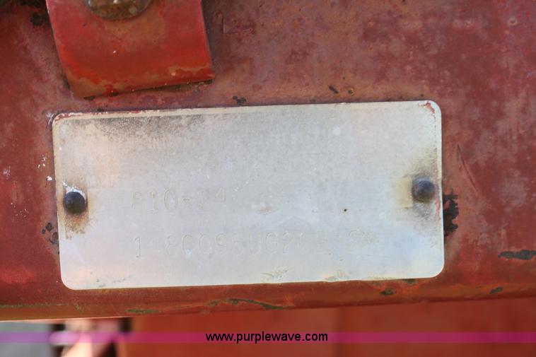 image for item AA9039 International 810-24 24' combine header