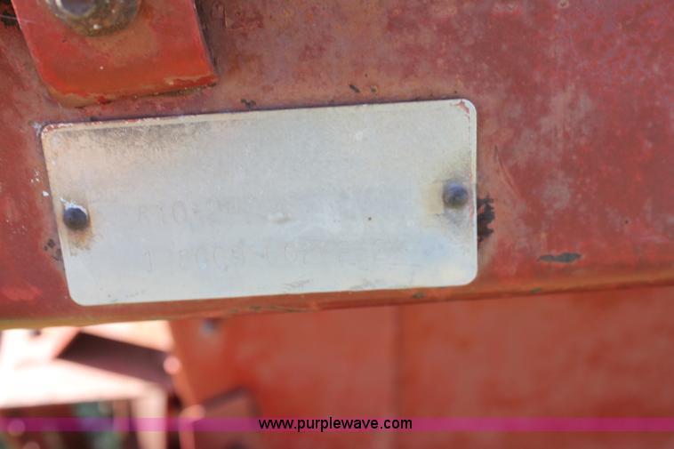 image for item AA9039 International 810-24 24' combine header