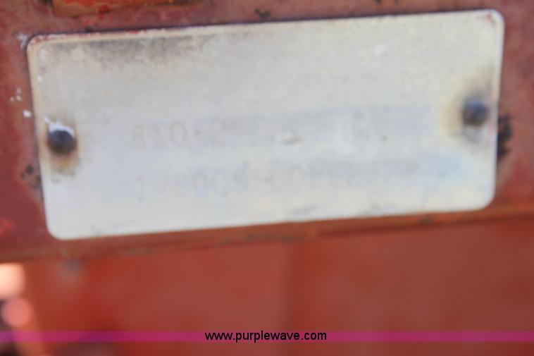 image for item AA9039 International 810-24 24' combine header