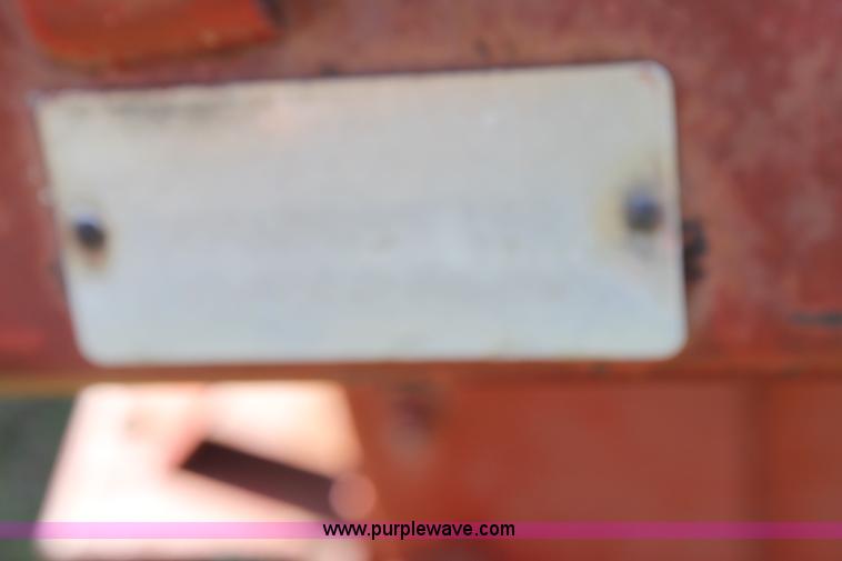 image for item AA9039 International 810-24 24' combine header