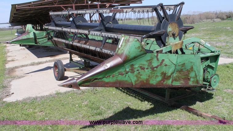 image for item AA9040 John Deere 220C rigid platform header