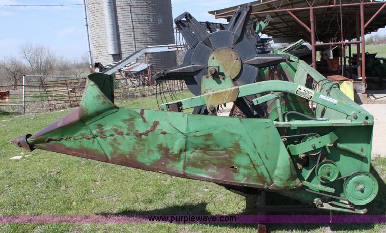 image for item AA9040 John Deere 220C rigid platform header