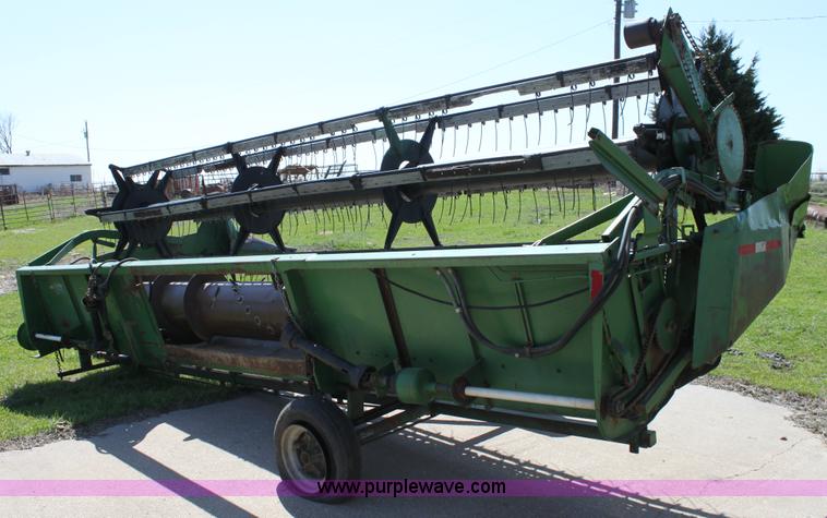 image for item AA9040 John Deere 220C rigid platform header