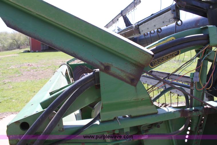 image for item AA9040 John Deere 220C rigid platform header