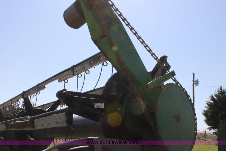 image for item AA9040 John Deere 220C rigid platform header