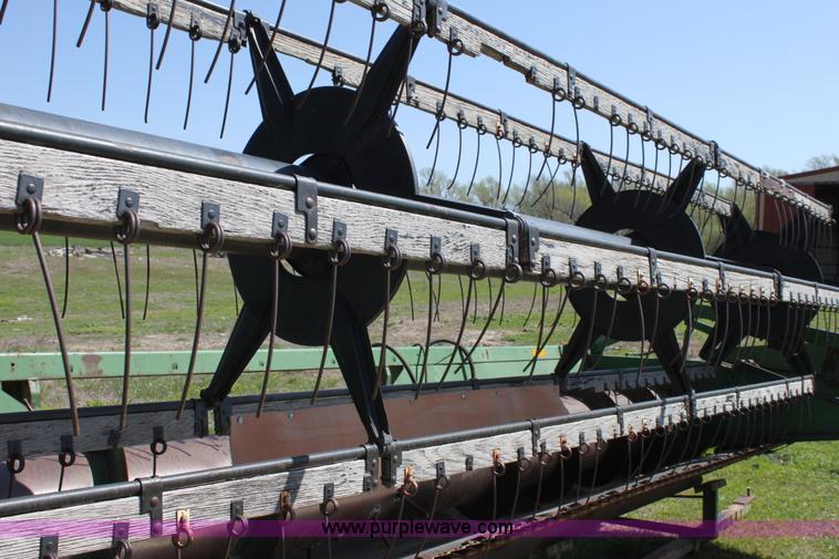 image for item AA9040 John Deere 220C rigid platform header