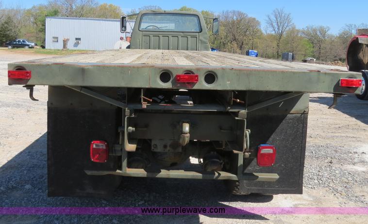 image for item B4742 1989 Ford F800 flatbed truck