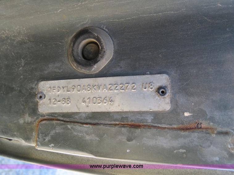 image for item B4742 1989 Ford F800 flatbed truck