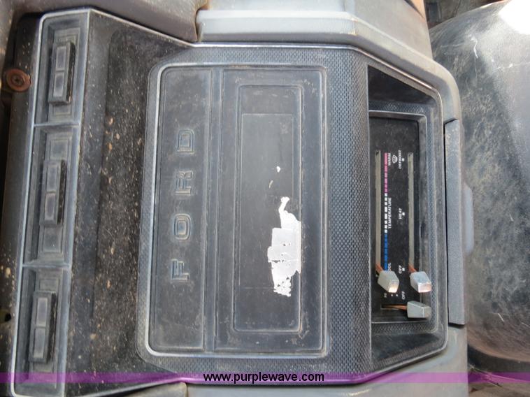 image for item B4742 1989 Ford F800 flatbed truck