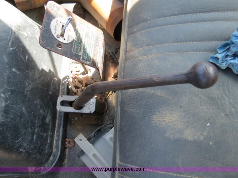 image for item B4742 1989 Ford F800 flatbed truck